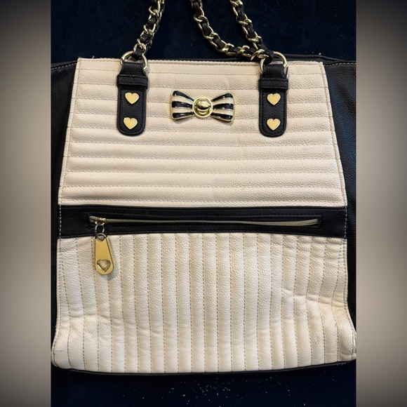 Black & White Betsy Johnson Tote ! - Picture 3 of 12